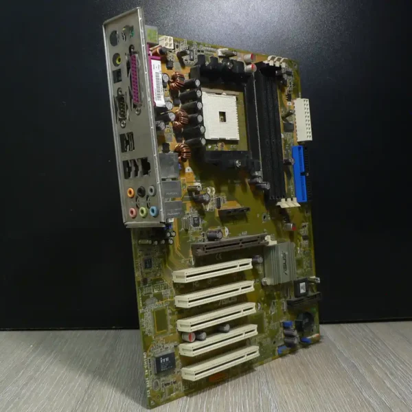 ASUS K8N Rev 1.01 Socket 754 Alaplap + Hátlap/IO-Shield (A- kategória, korrodált hátlapi kivezetések)