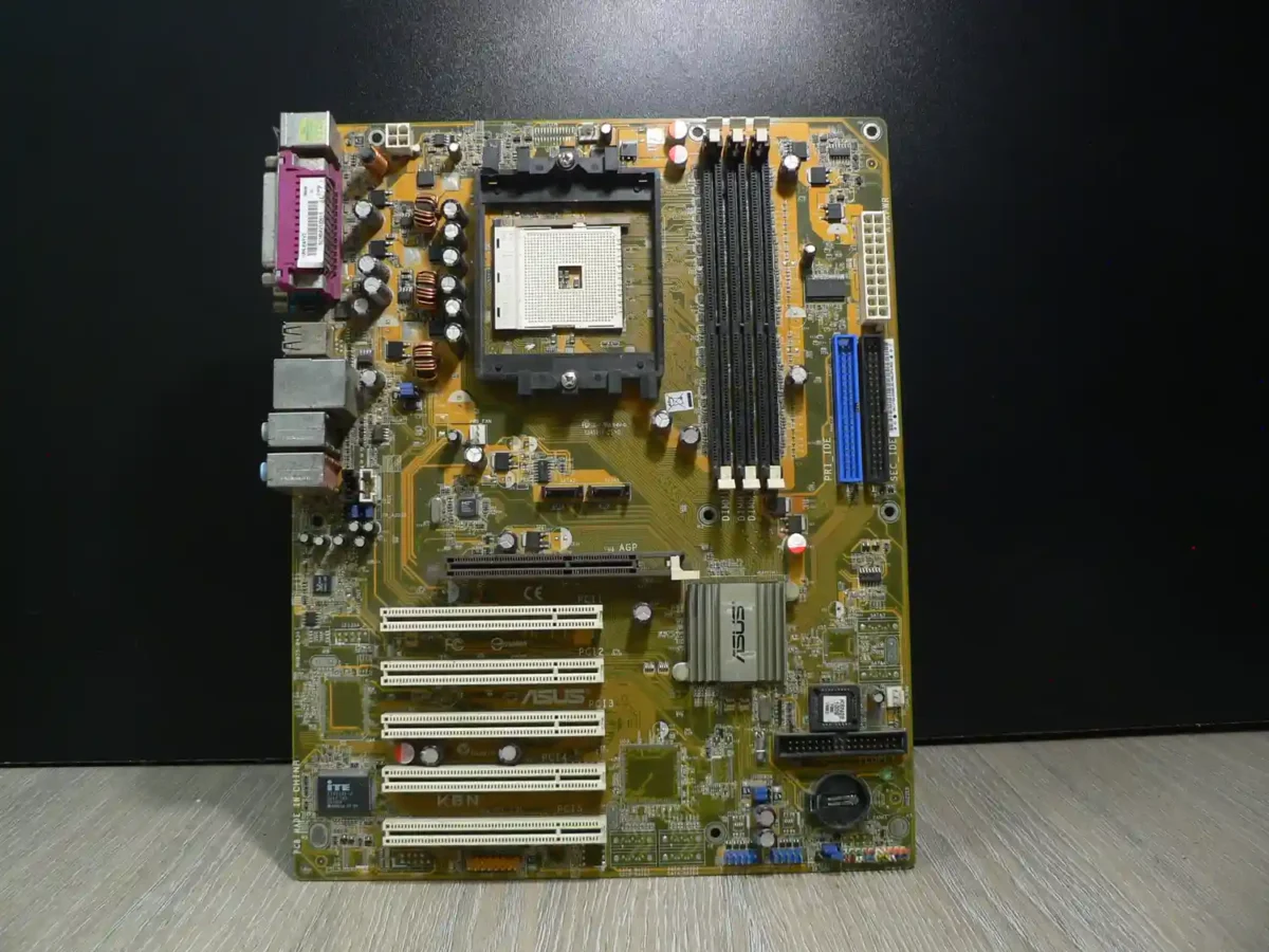 ASUS K8N Rev 1.01 Socket 754 Alaplap + Hátlap/IO-Shield (A- kategória, korrodált hátlapi kivezetések) - Image 3