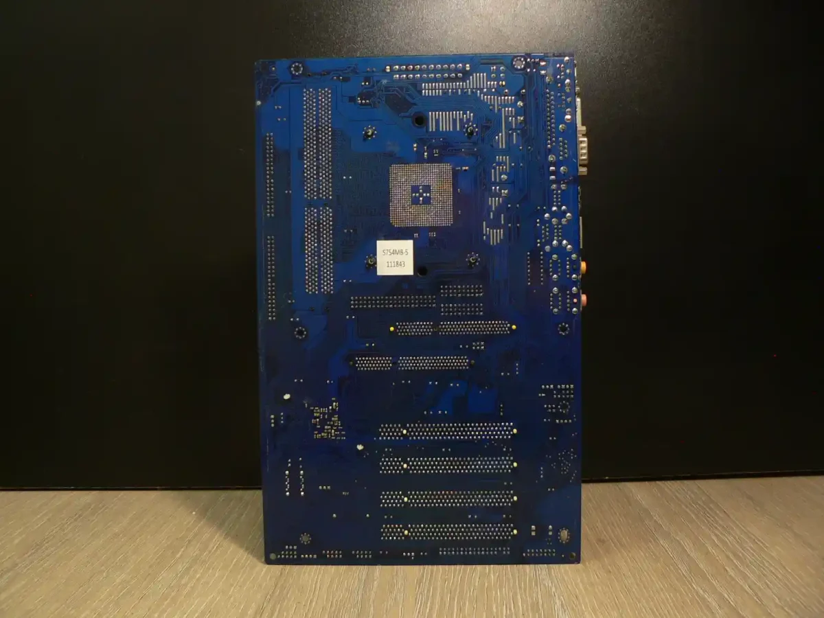ASRock K8Upgrade-1689 Socket 754 Alaplap + Hátlap/IO-Shield - Image 4