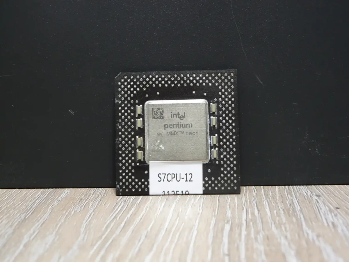 Intel Pentium 200MMX SL27J Socket 7 Processzor - Image 1