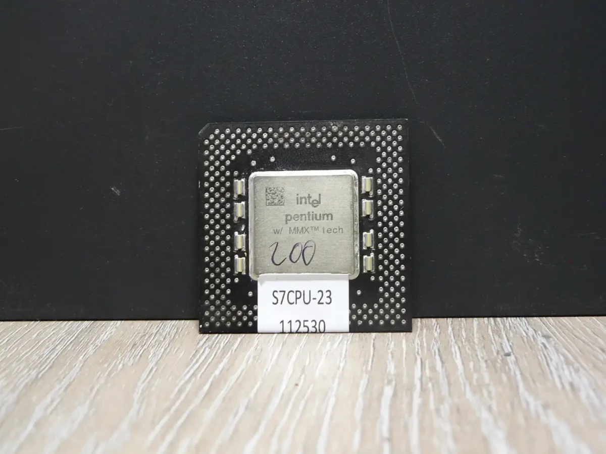 Intel Pentium 200MMX SL27J Socket 7 Processzor - Image 1