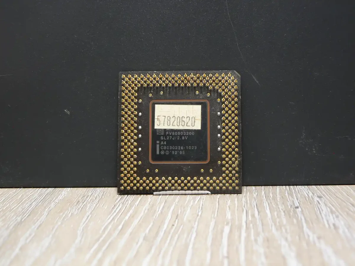 Intel Pentium 200MMX SL27J Socket 7 Processzor - Image 2