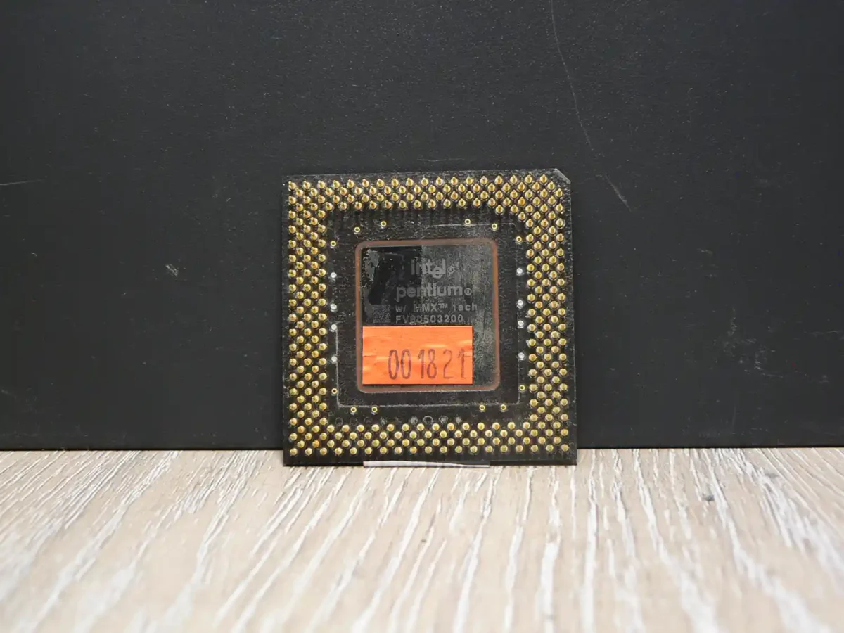 Intel Pentium 200MMX SL27J Socket 7 Processzor - Image 2