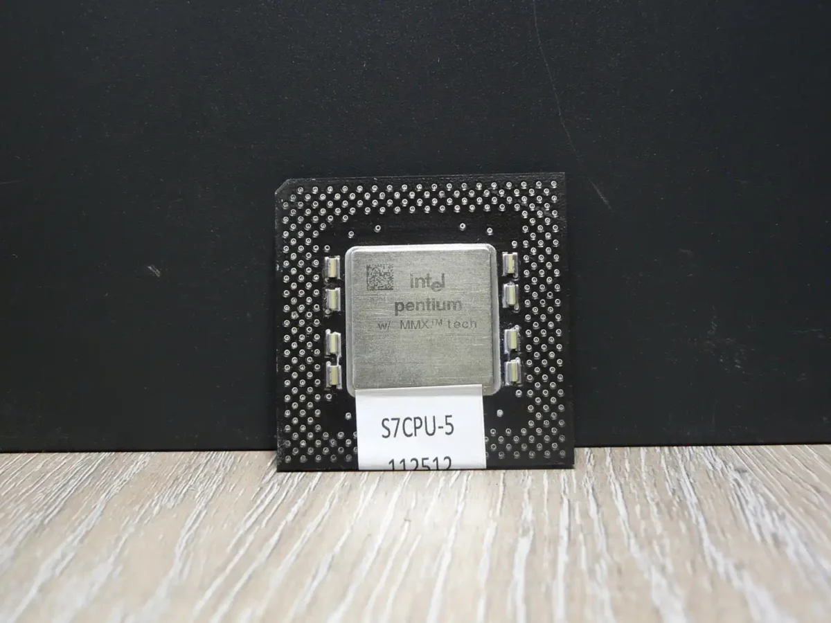 Intel Pentium 200MMX SL27J Socket 7 Processzor - Image 1