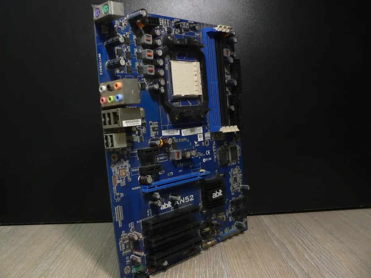 ABIT AN52 Socket AM2 Alaplap (A- kategória, DIMM1 RAM lefogató hiányzik) - Image 1