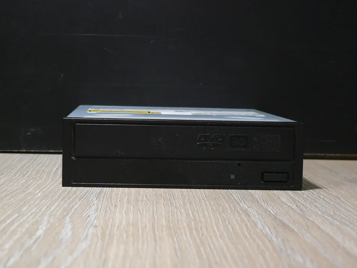 LG GSA-H73N SATA DVD-ROM (2007) - Image 2