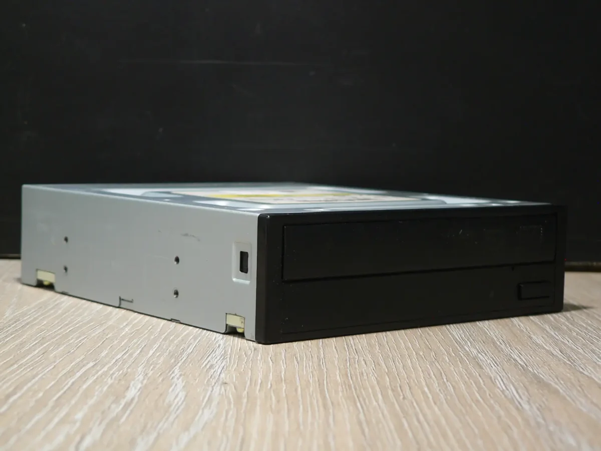 Toshiba TS-H653G SATA DVD-ROM - Image 1