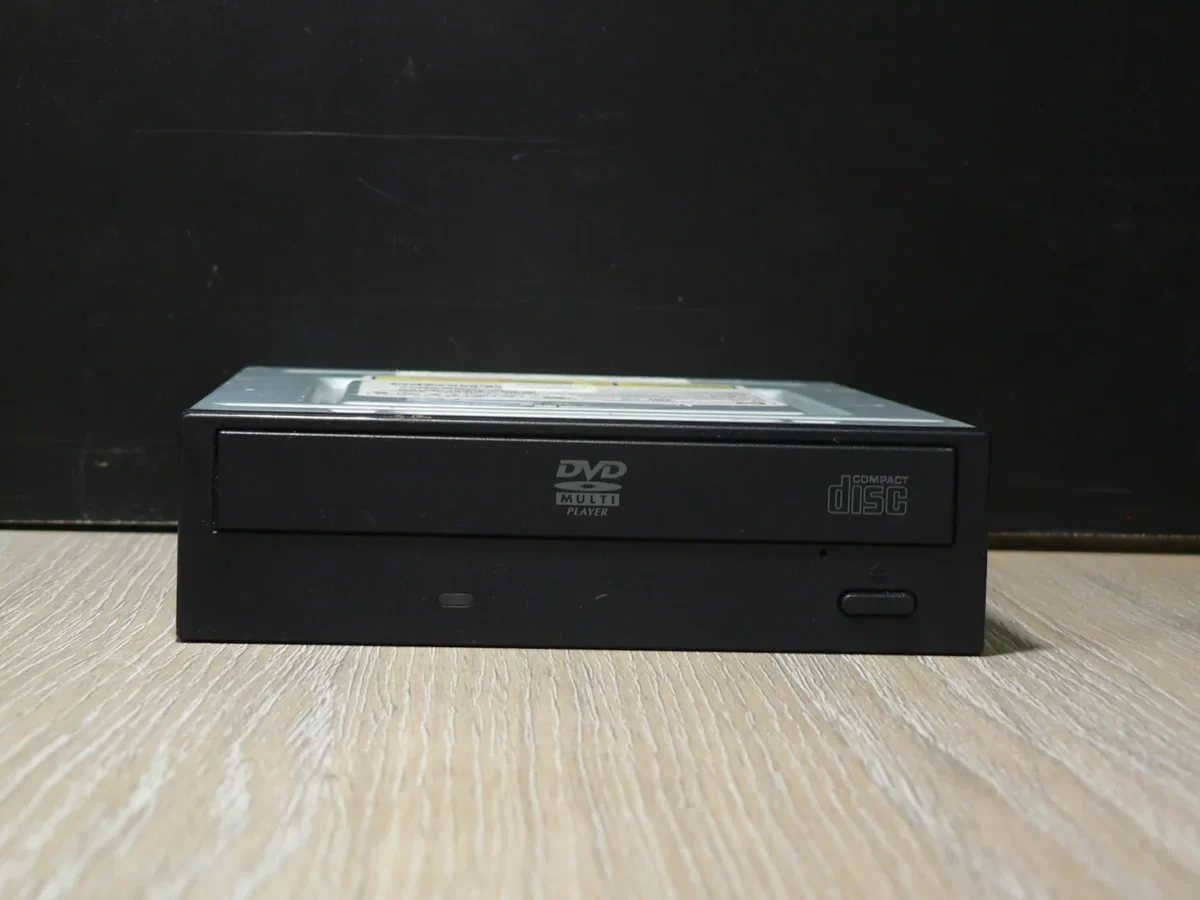 HP/Toshiba TS-H353 SATA DVD-ROM (2008) - Image 2