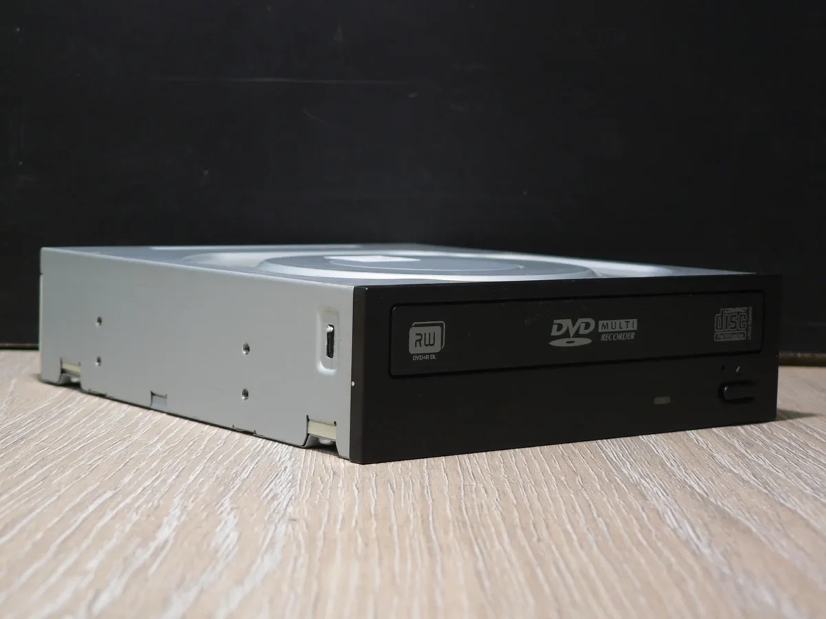 HP DH-16ABSH SATA DVD-ROM (2011) - Image 1