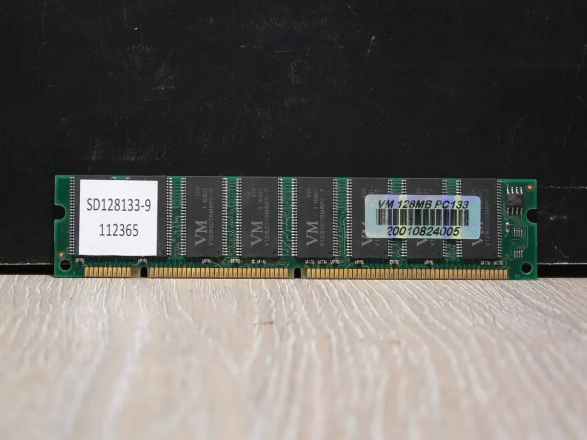 SD128133-9-1 128MB PC133 SD Memória - Image 1
