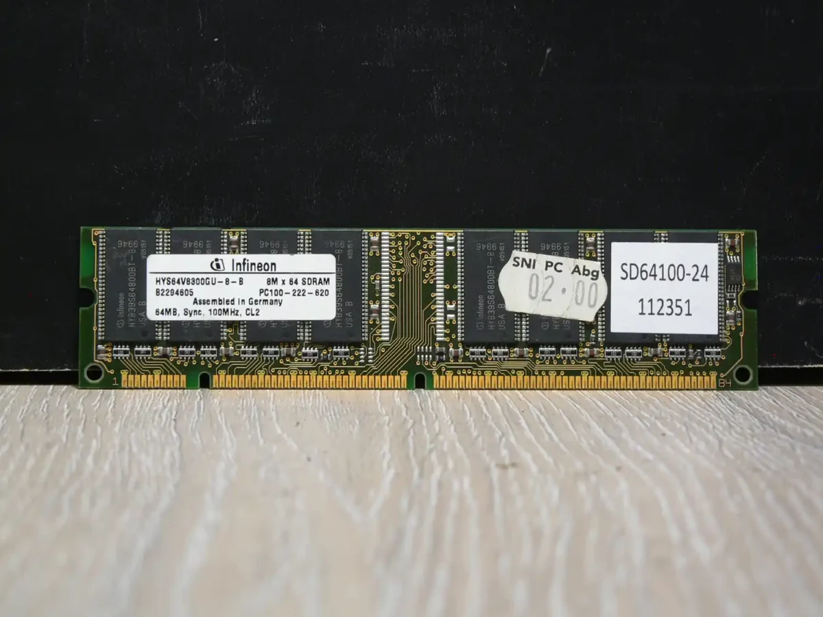 Infineon 64MB PC100 SD Memória - Image 1
