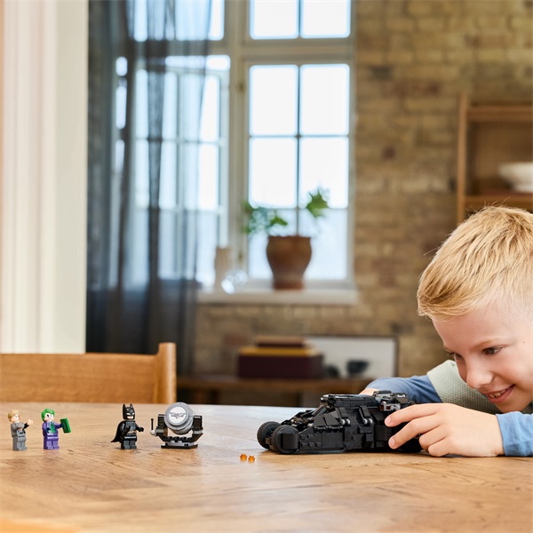 LEGO® DC Batman™: Batman™ Tumbler vs. Kétarc™ és Joker™, játék autó 76303 - Image 5