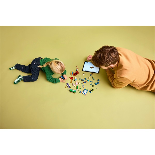 LEGO® | Disney és Pixar Toy Story ünnepi vonat és RC versenyautó, építőjáték-készlet 43264 - Image 4