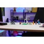 LEGO® Fortnite® Peely és Sparkplug táborhelye, videójátékon alapuló építőszett 77075 - Image 5