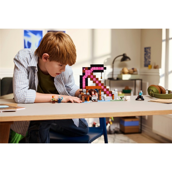 LEGO® Minecraft® A csákánybánya, dekoráció a gamerszobába és csákányos játék 21277 - Image 5
