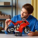 LEGO® Technic Ducati Panigale V4 S motorkerékpár modellépítőszett 42202 - Image 5