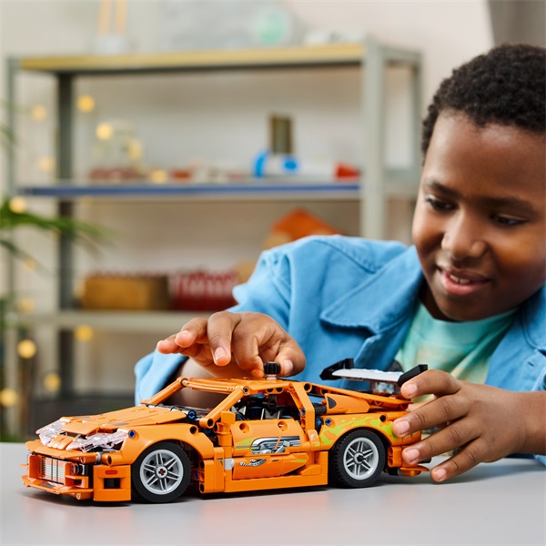 LEGO® Technic Fast and Furious Toyota Supra MK4, játékautós modellkészlet 42204 - Image 5