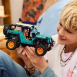 LEGO® Technic™ Jeep&reg; Wrangler Rubicon SUV építőkészlet 42227 - Image 5